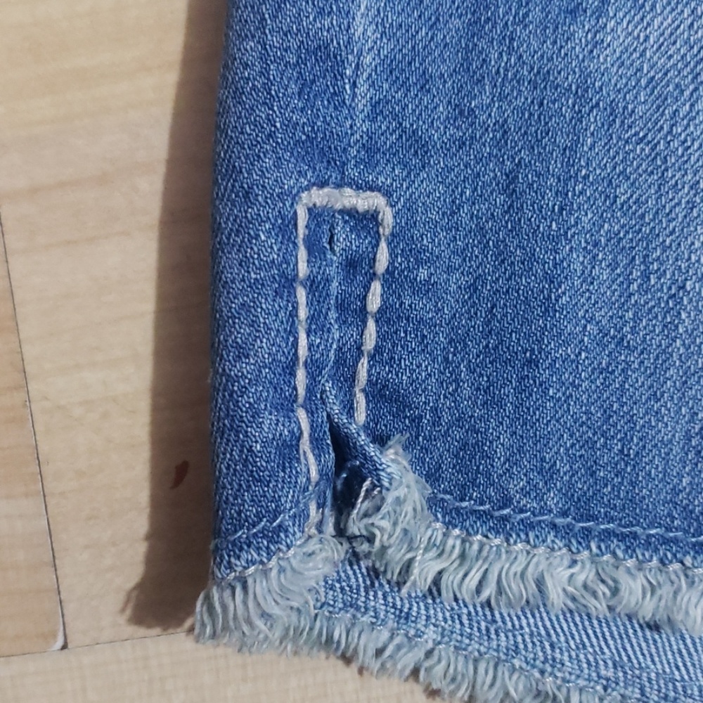 Mossimo Jean Shorts - Picture 4 of 6